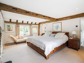 5 bedrooms, free WiFi, bed sheets