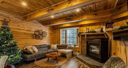 The Escapade - Private hot tub with pool table 6BR