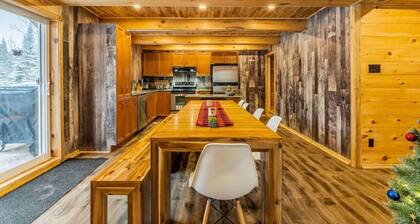 The Escapade - Private hot tub with pool table 6BR