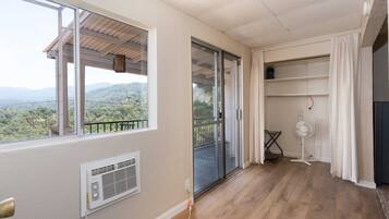 Apartment, 1 Queen Bed, Balcony, Mountain View (Sleepy Sasquatch 1) | 1 bedroom, individually decorated, individually furnished