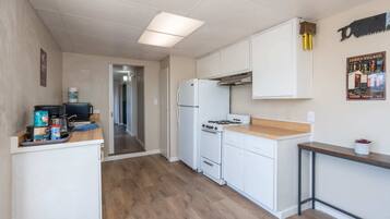 Apartment, 1 Queen Bed, Balcony, Mountain View (Sleepy Sasquatch 1) | Private kitchen | Fridge, microwave, oven, stovetop