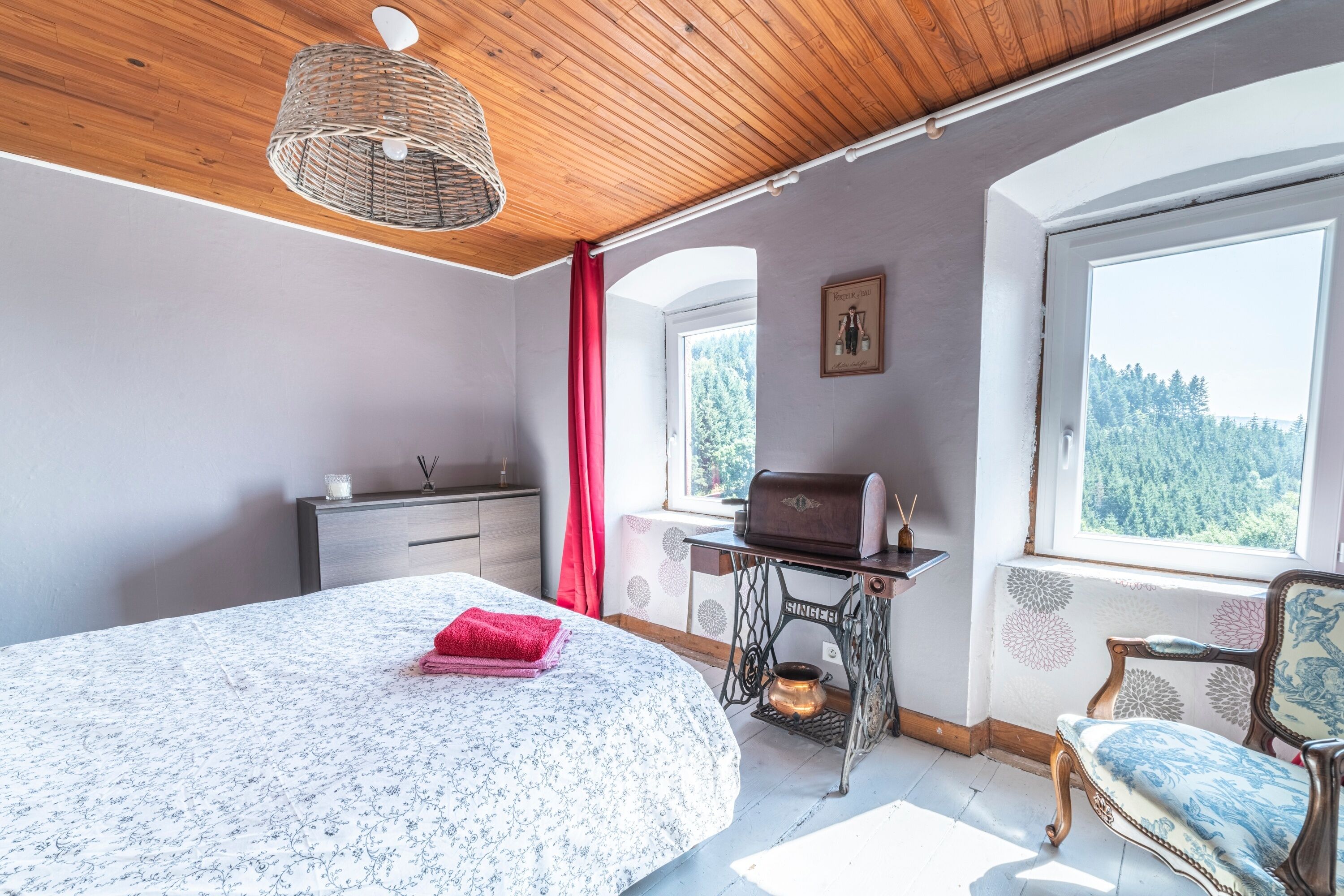 4 slaapkamers, een strijkplank/strijkijzer, beddengoed