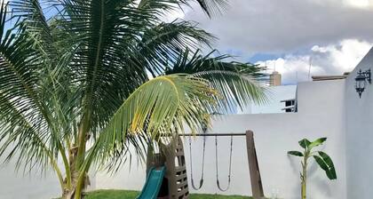 Charming 4-bedroom villa with AC and WiFi in fantastic Merida family-friendly