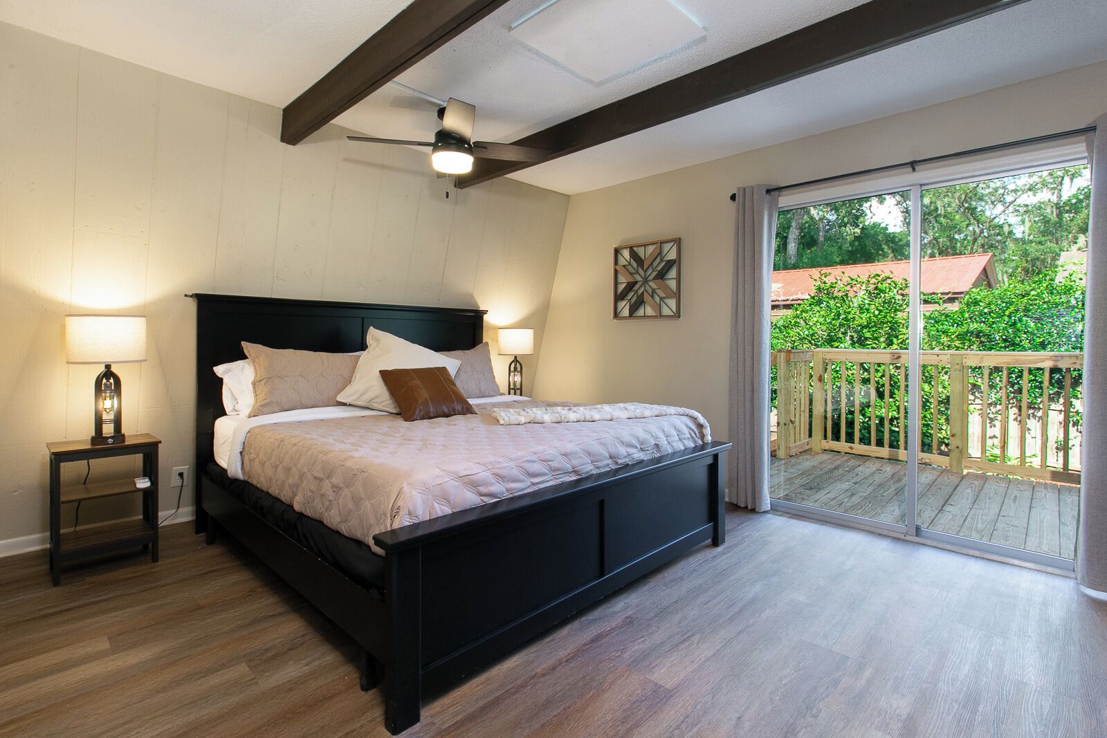 3 bedrooms, desk, iron/ironing board, travel crib