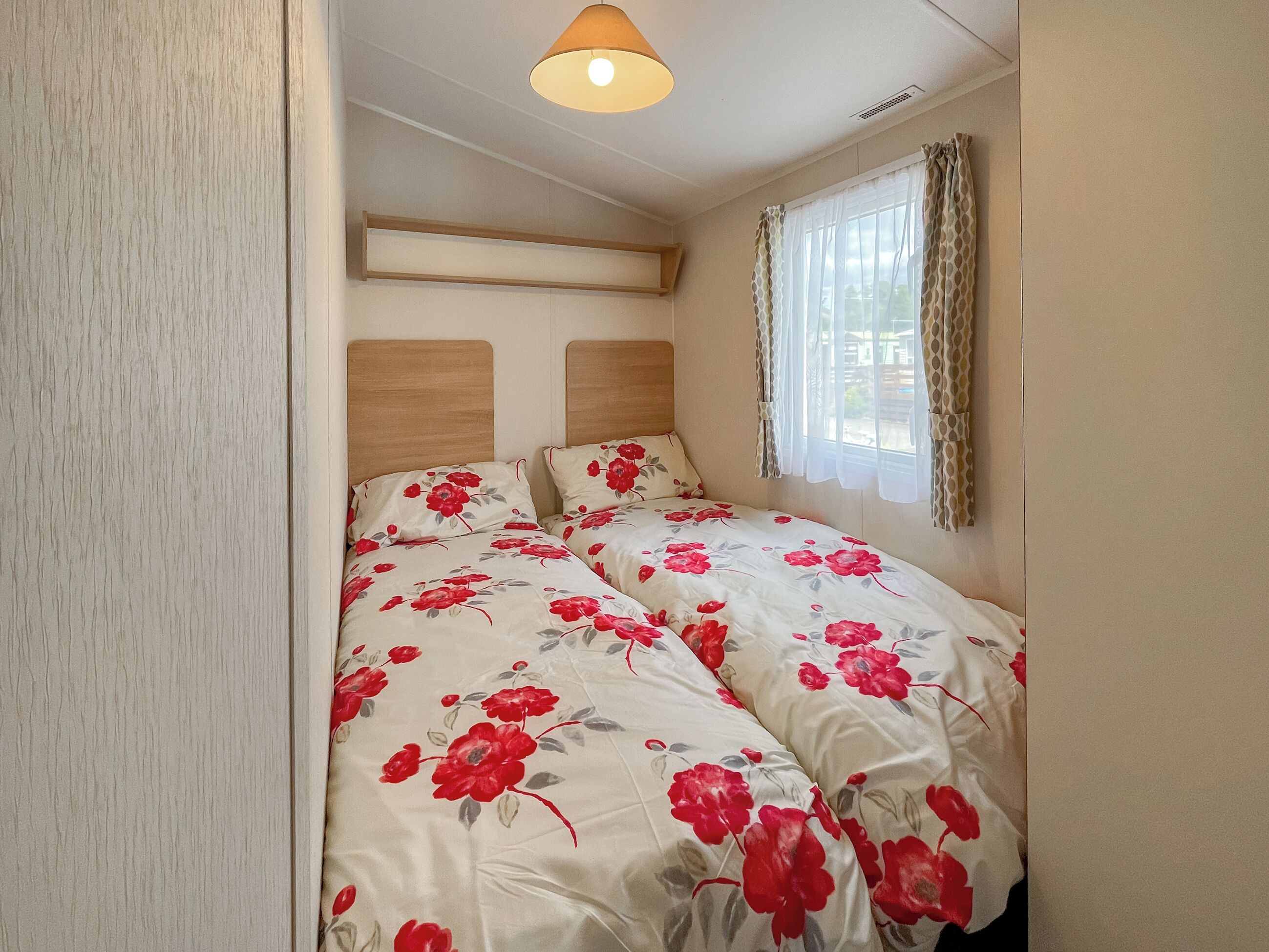 3 bedrooms, bed sheets