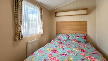 3 bedrooms, bed sheets