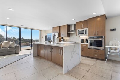 Yo Momma's House Stylish Pool & Stunning Views