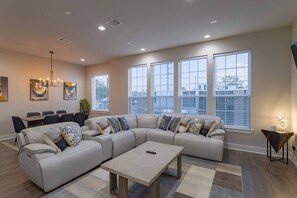 Televisie en een open haard