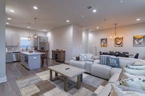 Televisie en een open haard