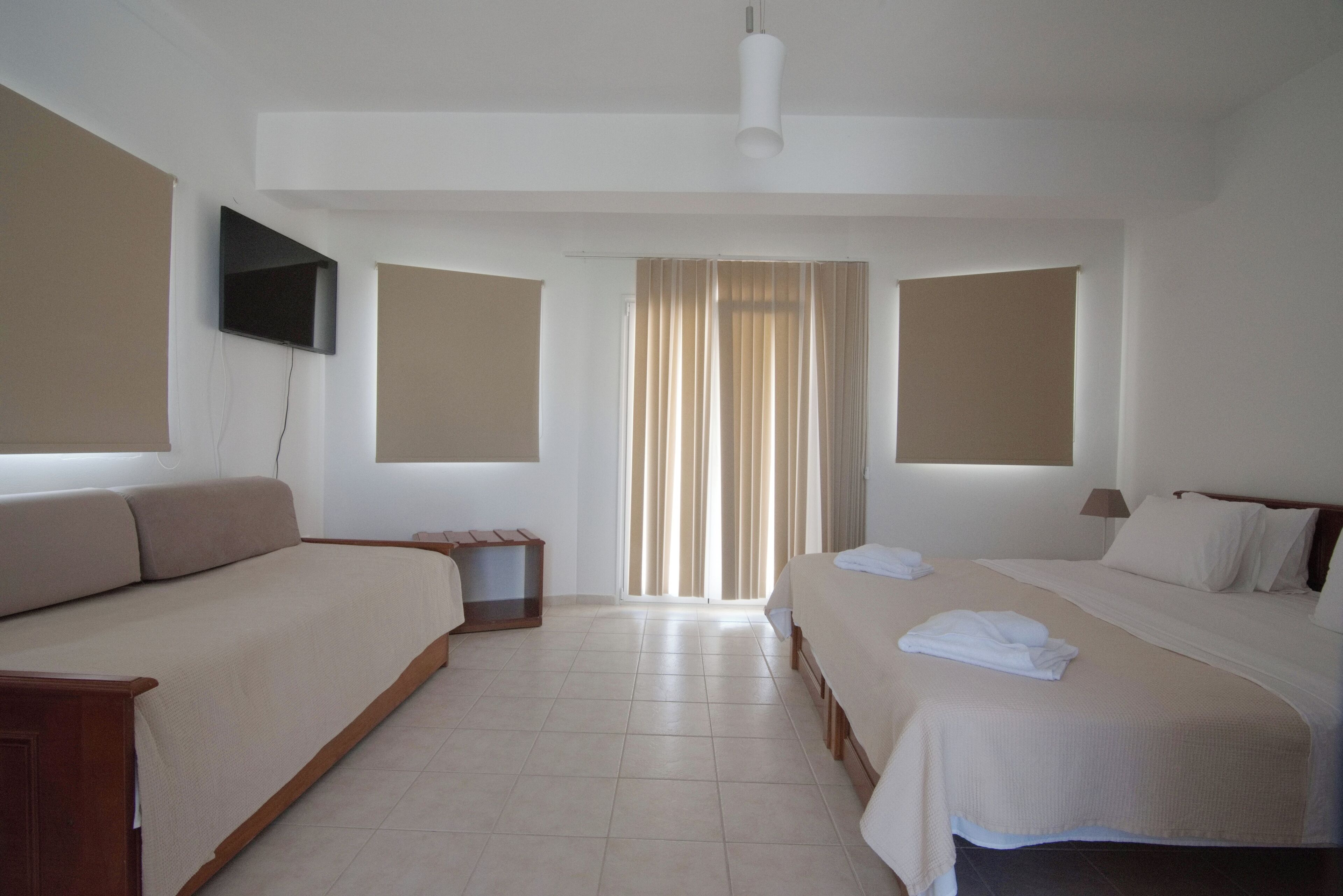 スーペリア ダブルルーム バルコニー パーシャルシービュー | セーフティボックス (室内)、遮光カーテン、防音設備、WiFi (無料)