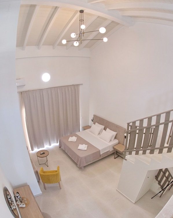 Superior-Maisonette, Balkon, Meerblick | Zimmersafe, Verdunkelungsvorhänge, schallisolierte Zimmer