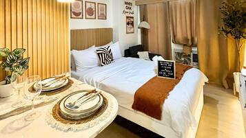 1 bedroom, desk, free WiFi, bed sheets