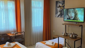 Basic Triple Room, City View | Free WiFi