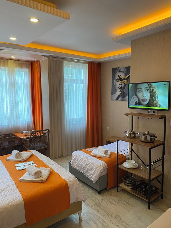 Basic Triple Room, City View | Free WiFi