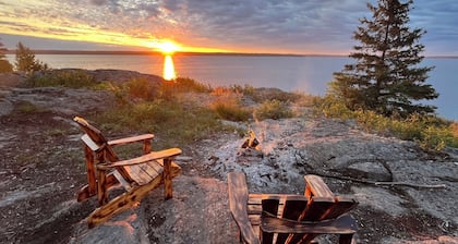 Superior King Suite - Private Entrance - Lakeview