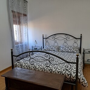 3 bedrooms, desk, iron/ironing board, travel crib