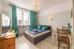Iron/ironing board, WiFi, bed sheets - Bella Warszawa Stylish Studio in the CityCenter (Warszawa)
