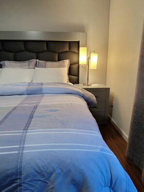 4 室のベッドルーム、アイロン / アイロン台、WiFi、ベッドシーツ