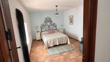 4 bedrooms, WiFi, bed sheets