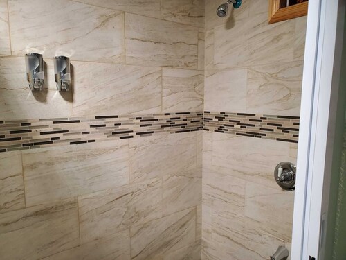 Charming 2-Bedroom Apartment with AC, WiFi and Parking space inGeorgetown