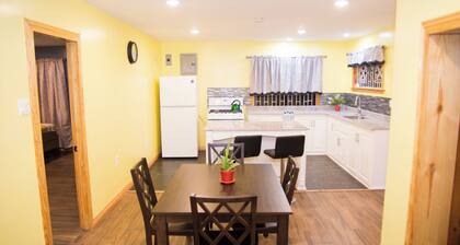 Charming 2-Bedroom Apartment with AC, WiFi and Parking space inGeorgetown