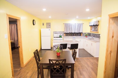 Charming 2-Bedroom Apartment with AC, WiFi and Parking space inGeorgetown