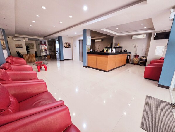 Reception - La Casa Patong (Patong)
