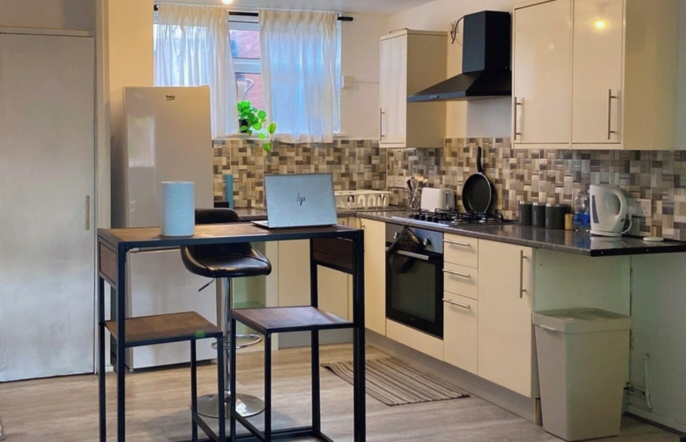 Microondas, horno, placa de cocina y lavavajillas