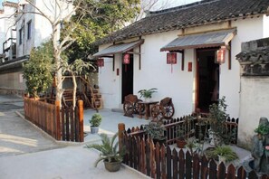 المنشأة من الداخل