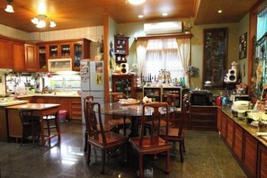 Dining - The Dew Hostel (Yilan)