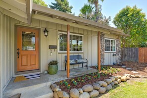 Terrace/patio - NEW LISTING! Family-Friendly Getaway Near Slide Hill Park by RedAwning (Davis)