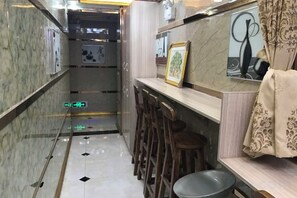 Unclassified image, 4 of 11, button - Bengbu Flower Theme Apartment (Bengbu)