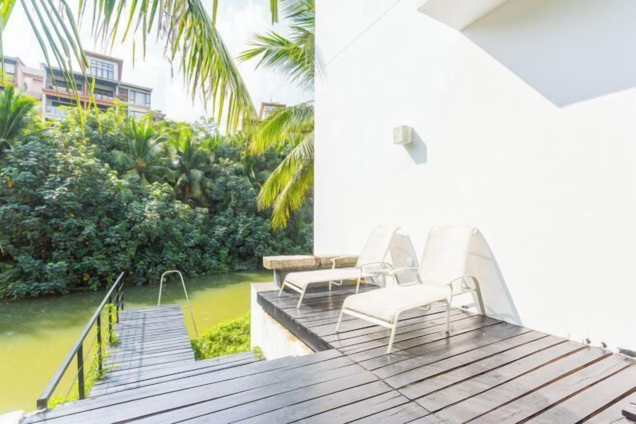 المنطقة المحيطة بالمنشأة