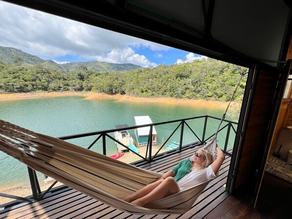 Cabane Confort, balcon, vue lac