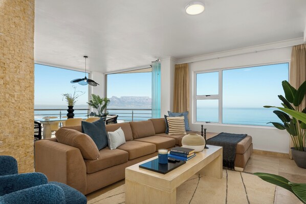 TV - Stylish Blouberg Retreat with Stunning Views (Cape Town)