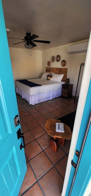 1 habitación, tabla de planchar con plancha, wifi gratis y ropa de cama 