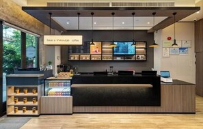 Bar-salon dans le hall