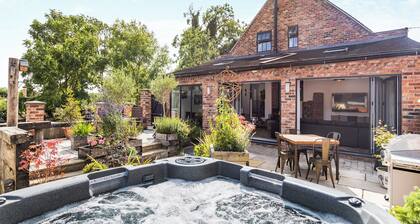 5 bedroom accommodation in Ashbourne