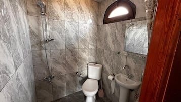 Classic Room, Balcony, Partial Sea View | Bathroom | Shower, free toiletries, hair dryer, towels