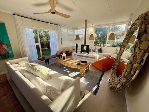 Adorable Beach cottage in Noordhoek within walking distance of beaches and bars