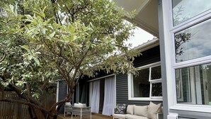 Terrace/patio - Adorable Beach cottage in Noordhoek within walking distance of beaches and bars (Cape Town)