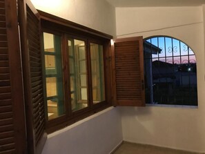Kondominium, balkon, pemandangan laut terbatas