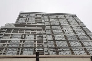 A multi-story building with a grid-like facade, large windows, and a central entrance. - Shell Hotel (Hefei Maanshan Road Hegongda Subway Station) (Hefei)