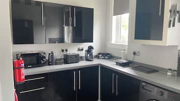 Fridge, microwave, oven, coffee/tea maker