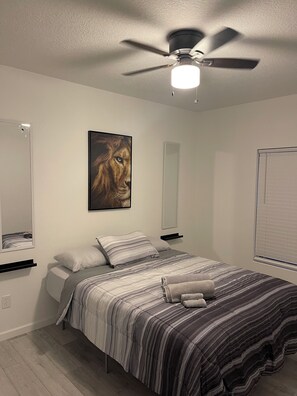 4 bedrooms, desk, iron/ironing board, free WiFi