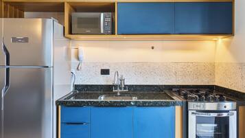 Comfort Apartment, Beachside | Private kitchen