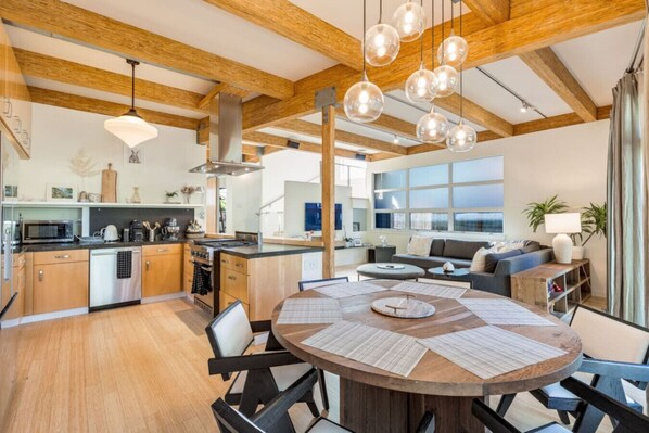 Interior - 4BR 4BA The Gardens at Queen Anne (Seattle)