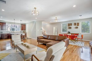 Smart TV, video games, table football, ping pong - Cozy 6BR Home X MedCtr X NRG Stadium X Fast Wi-Fi (Houston)