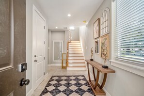 Interior - Cozy 6BR Home X MedCtr X NRG Stadium X Fast Wi-Fi (Houston)