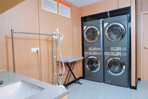 Laundry room - Vienna Hotel (Changsha IFS guojin zhongxin) (Changsha)